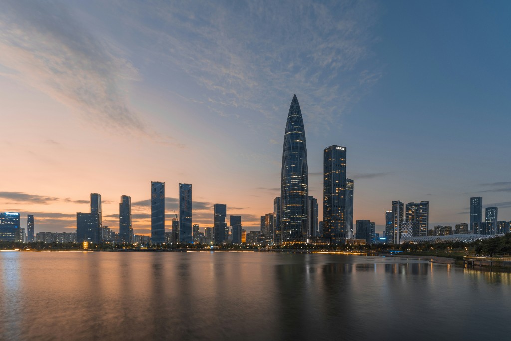 深圳湾后海城市天际线暮色